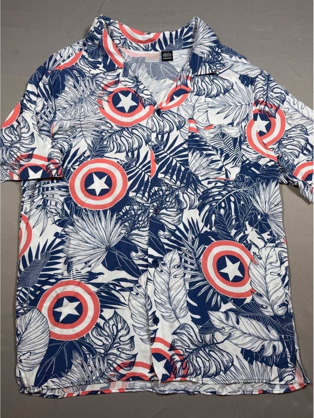 Marvel Captain America Hawaiian Shirt Men’s Medium M 100% Rayon Floral Aloha